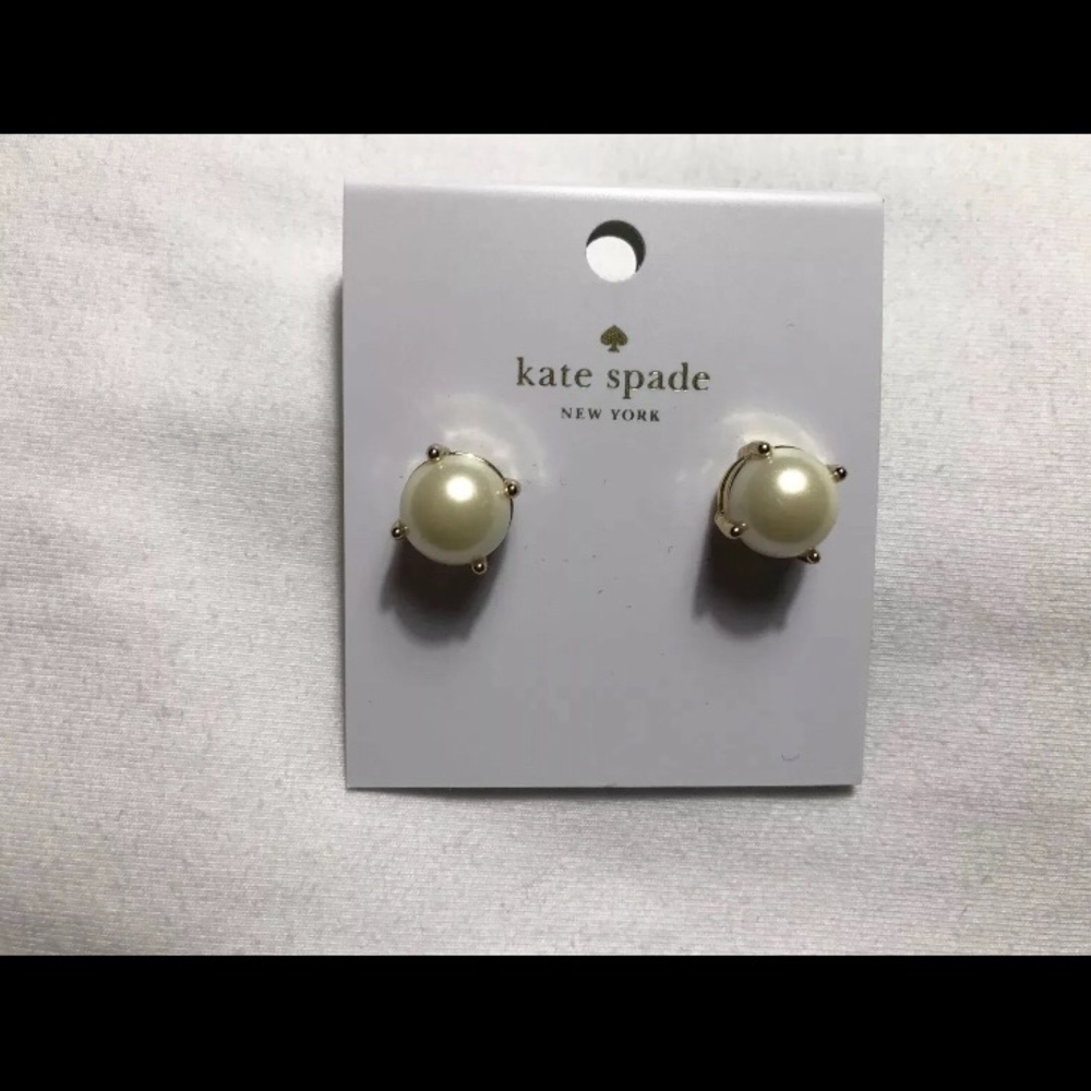 NWT Kate Spade Cream colored pearl stud Earrings